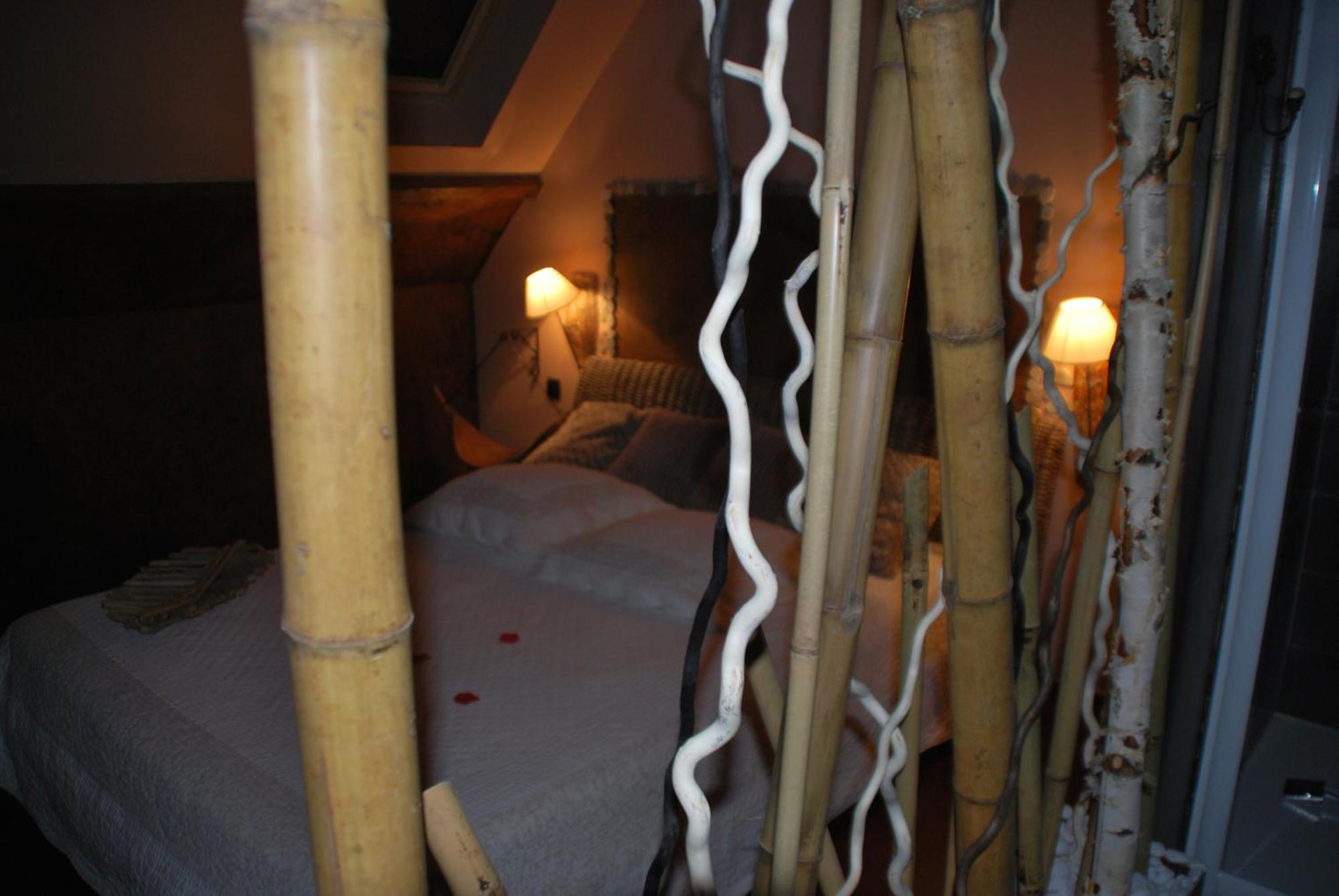 Chambres D Hotes ,Hotel ,Secret D'Une Nuit A Vicq Pres De Onnaing,Avec Piscine Ruang foto